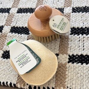 NWT The Body Shop Wooden Brush and Cream Sponge Duo